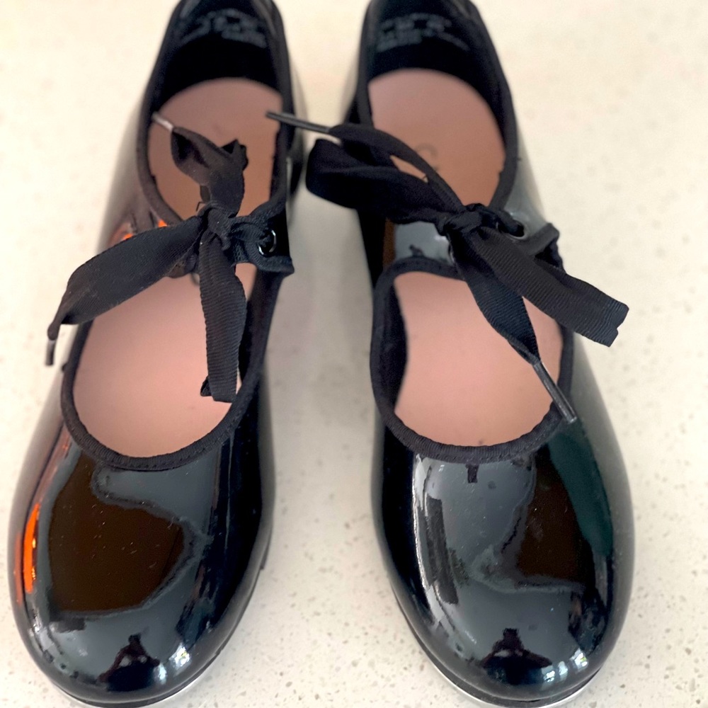 👯‍♀️Pre owned Capezio Tap Shoes Sz 2M